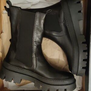 Kenneth Cole Maple Chelsea Boots